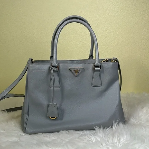 💯Authentic Prada Safiano Leather Handbag🍀